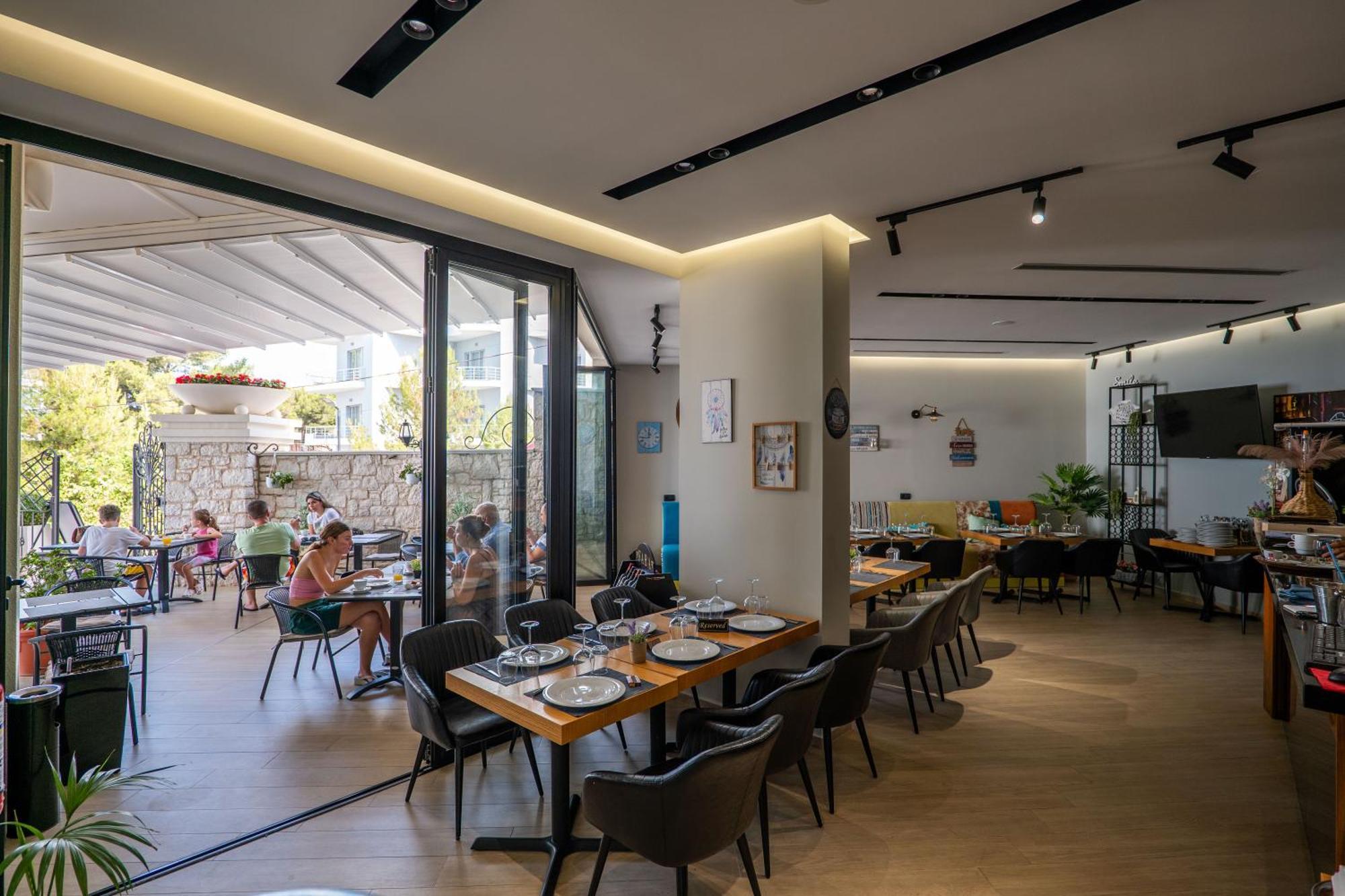 Ami Mar Hotel Saranda Dış mekan fotoğraf